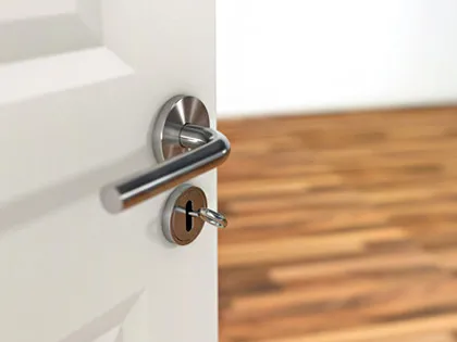 Türdrücker an einer Wohnungstür